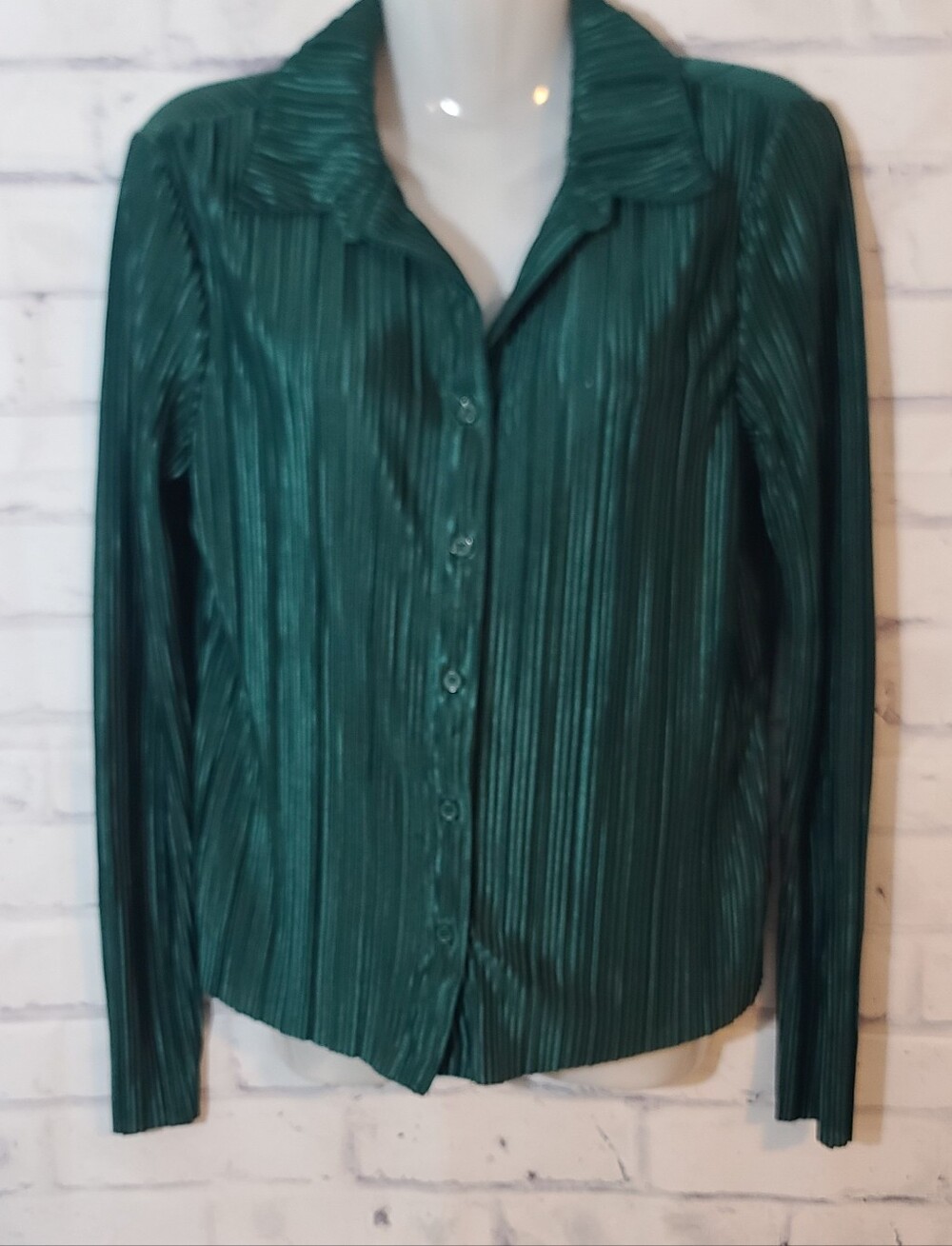 No Boundaries Green Pleated Satin Button-Up Lightweight Blouse L Christmas